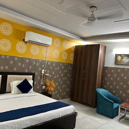 Tanvi Premium Residency Near Artemis Hospital, Gurugram Hotel Gurgaon Bagian luar foto