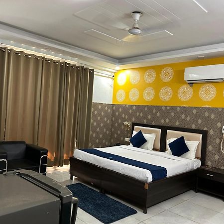 Tanvi Premium Residency Near Artemis Hospital, Gurugram Hotel Gurgaon Bagian luar foto