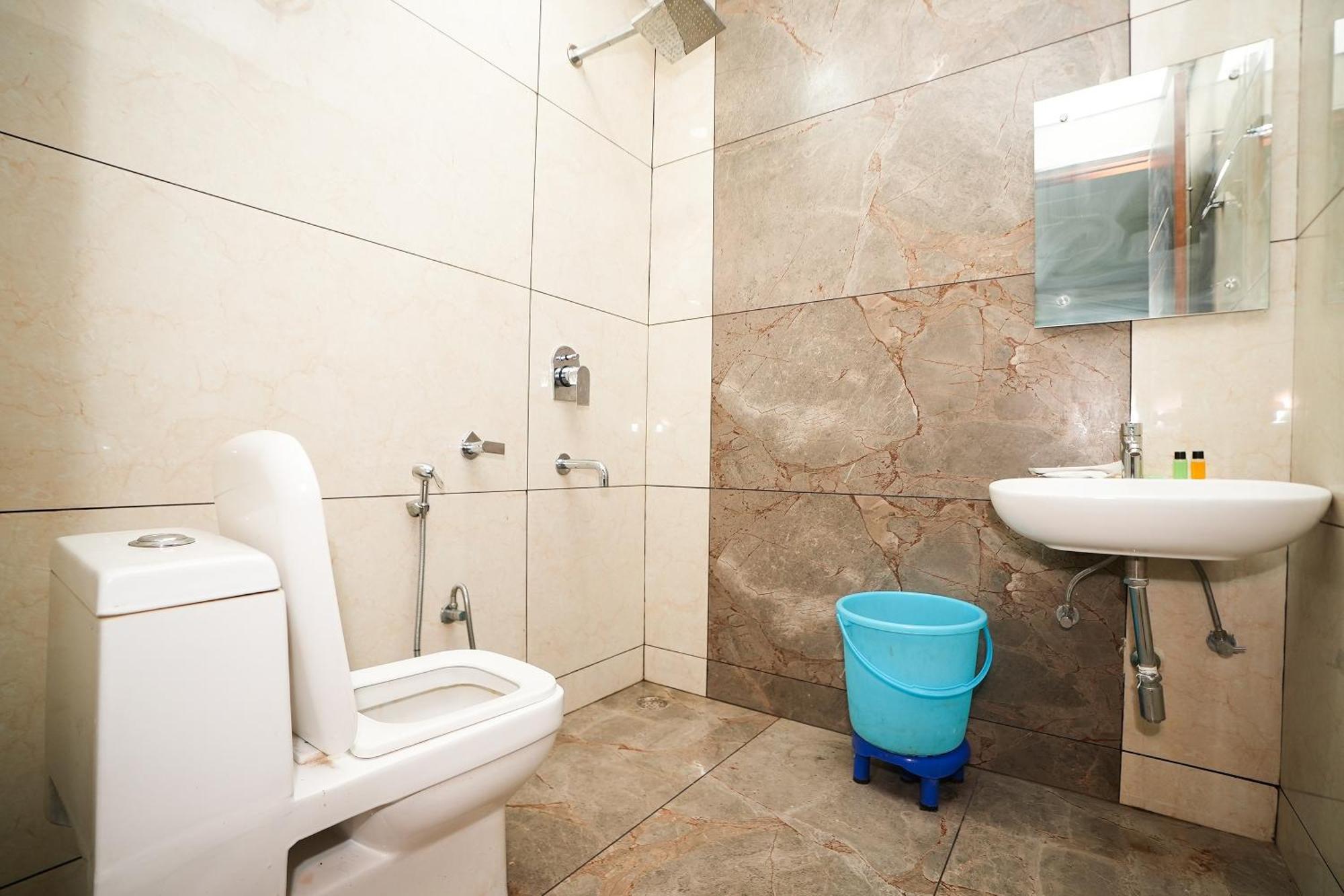 Tanvi Premium Residency Near Artemis Hospital, Gurugram Hotel Gurgaon Bagian luar foto