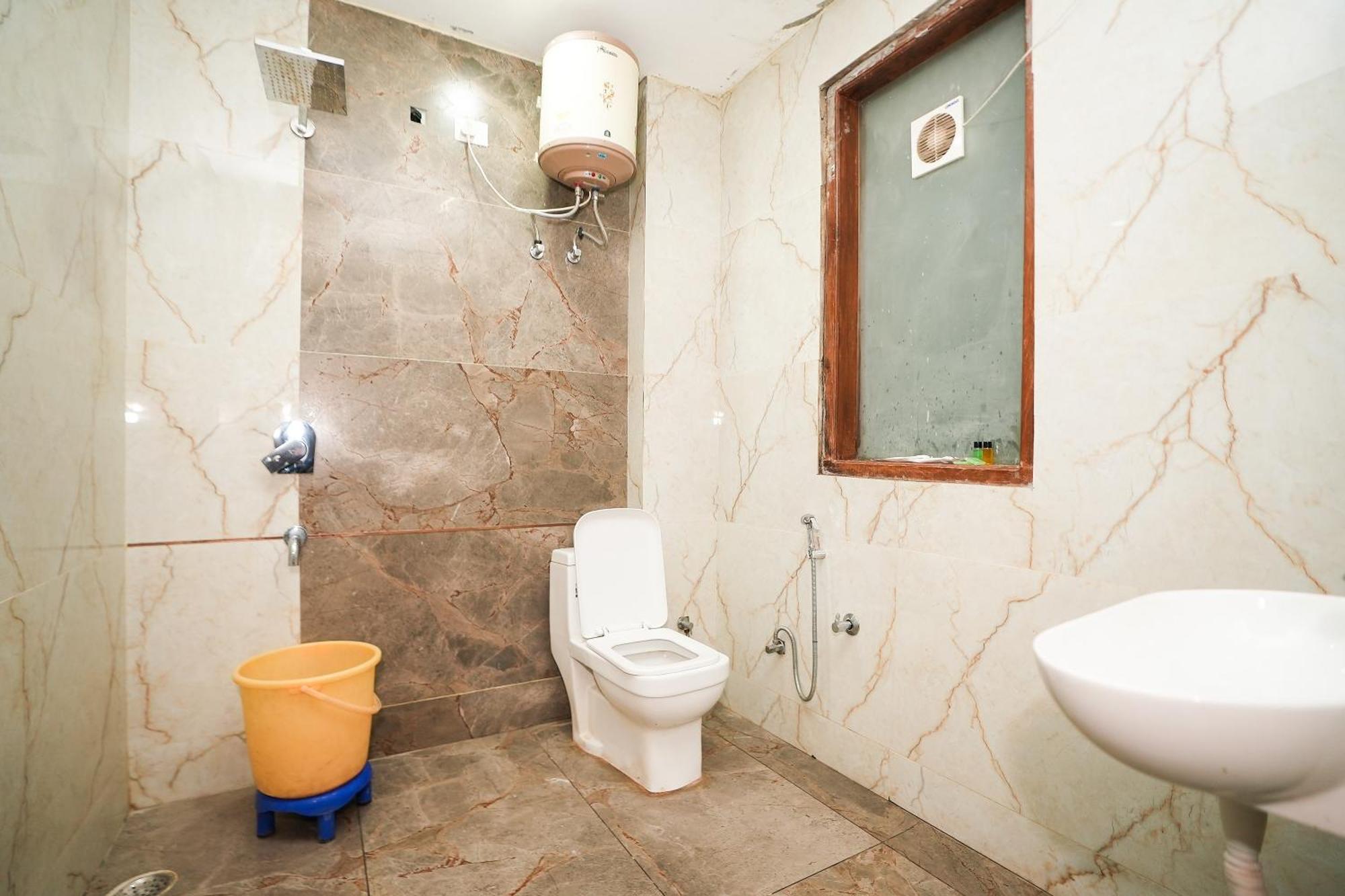 Tanvi Premium Residency Near Artemis Hospital, Gurugram Hotel Gurgaon Bagian luar foto