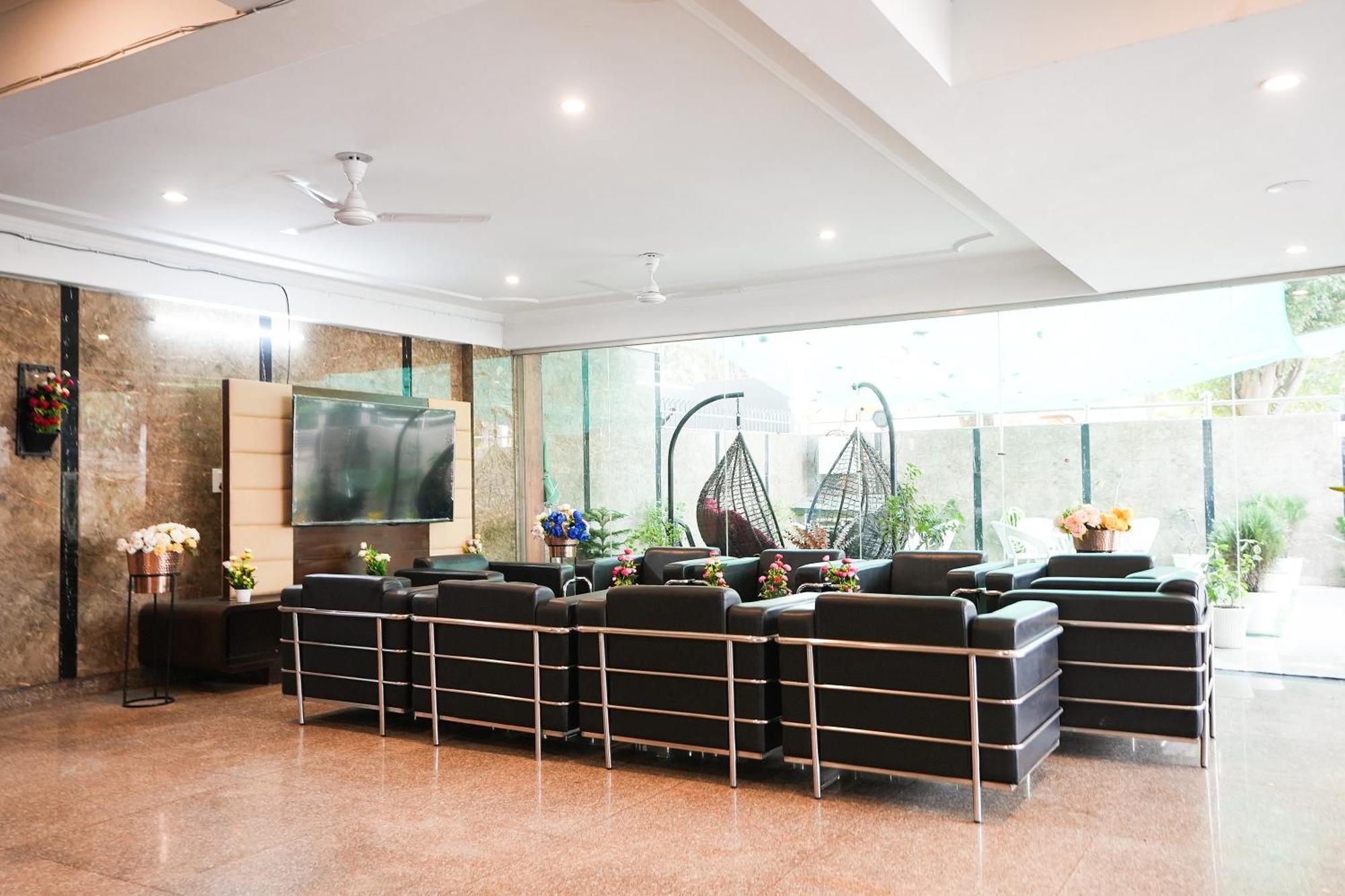 Tanvi Premium Residency Near Artemis Hospital, Gurugram Hotel Gurgaon Bagian luar foto