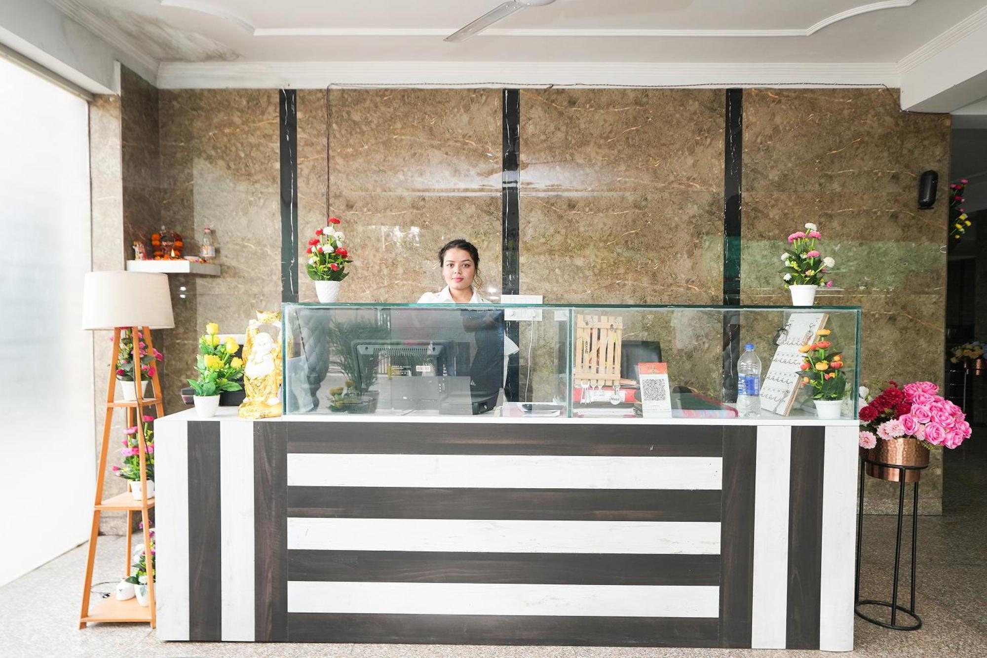 Tanvi Premium Residency Near Artemis Hospital, Gurugram Hotel Gurgaon Bagian luar foto