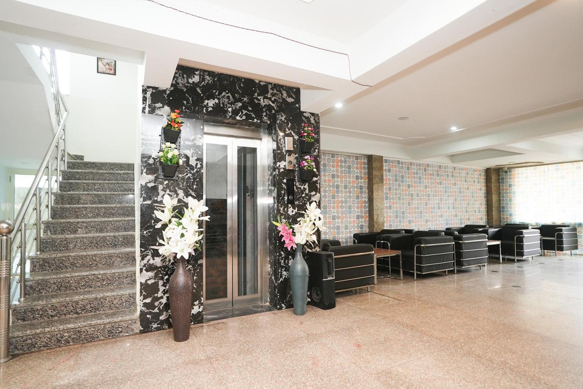 Tanvi Premium Residency Near Artemis Hospital, Gurugram Hotel Gurgaon Bagian luar foto