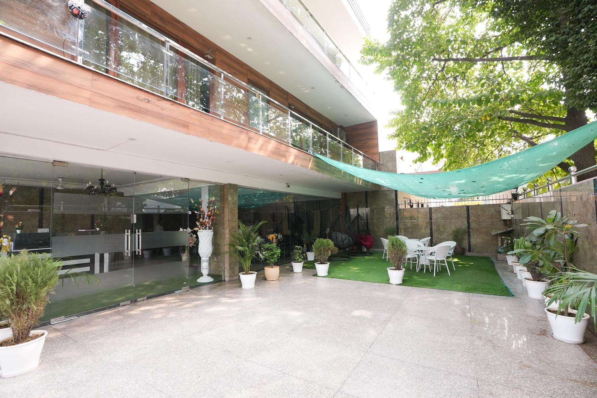 Tanvi Premium Residency Near Artemis Hospital, Gurugram Hotel Gurgaon Bagian luar foto