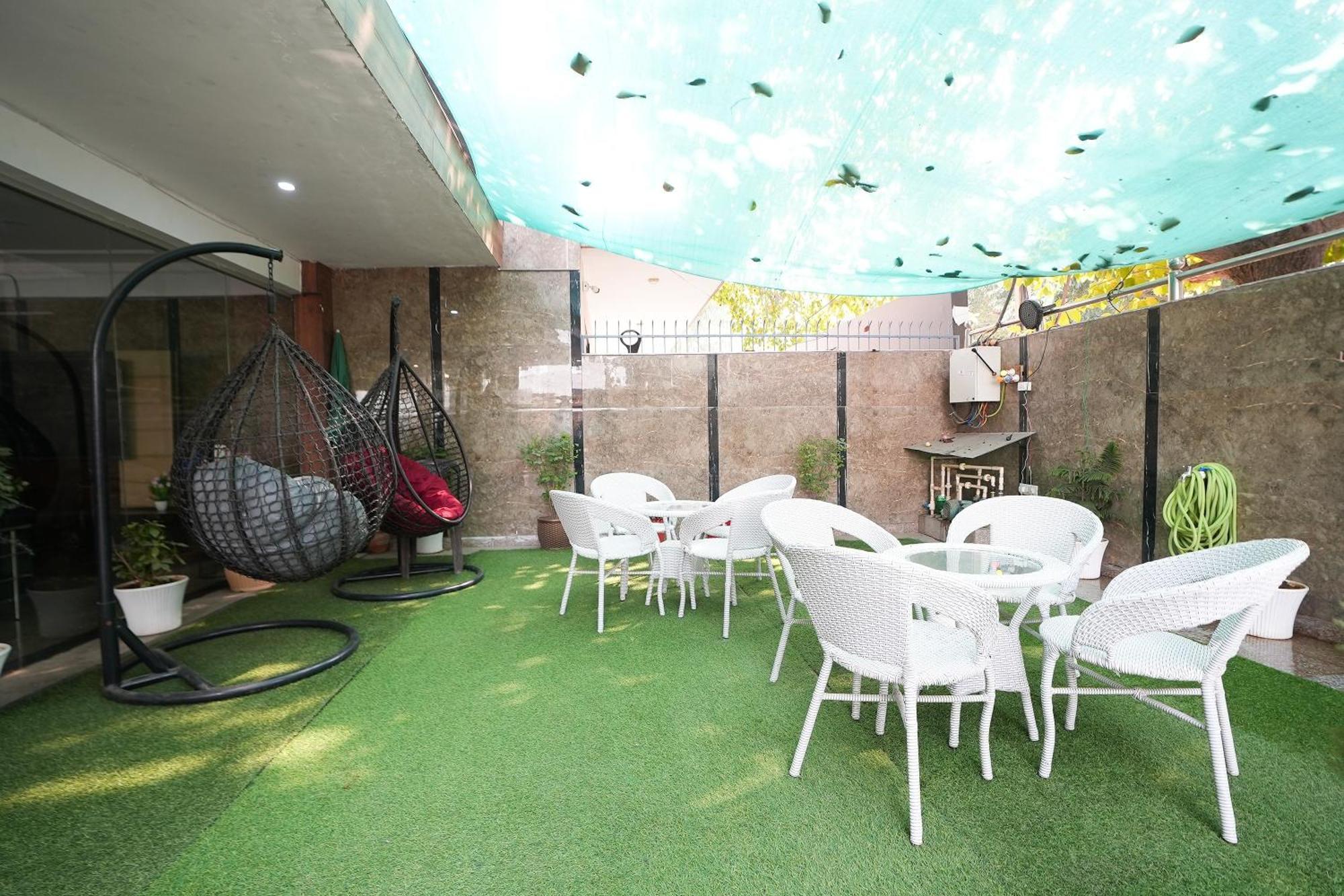 Tanvi Premium Residency Near Artemis Hospital, Gurugram Hotel Gurgaon Bagian luar foto
