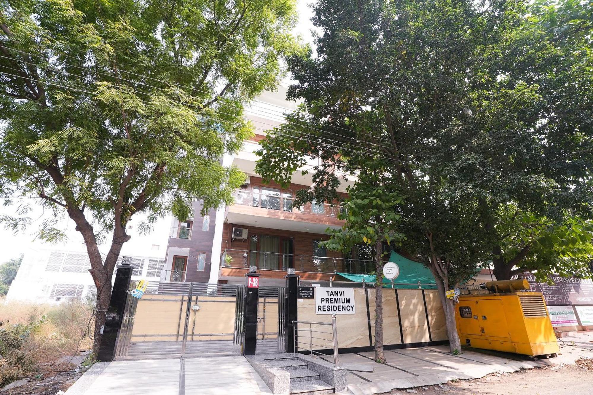 Tanvi Premium Residency Near Artemis Hospital, Gurugram Hotel Gurgaon Bagian luar foto