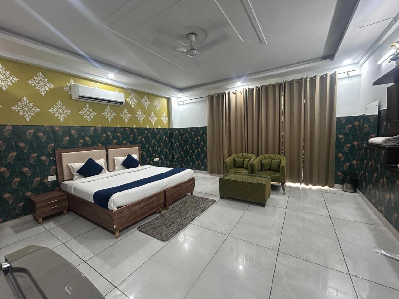 Tanvi Premium Residency Near Artemis Hospital, Gurugram Hotel Gurgaon Bagian luar foto
