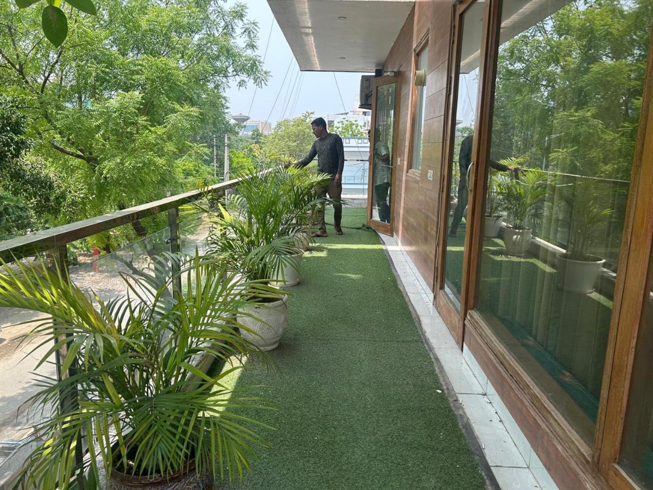 Tanvi Premium Residency Near Artemis Hospital, Gurugram Hotel Gurgaon Bagian luar foto