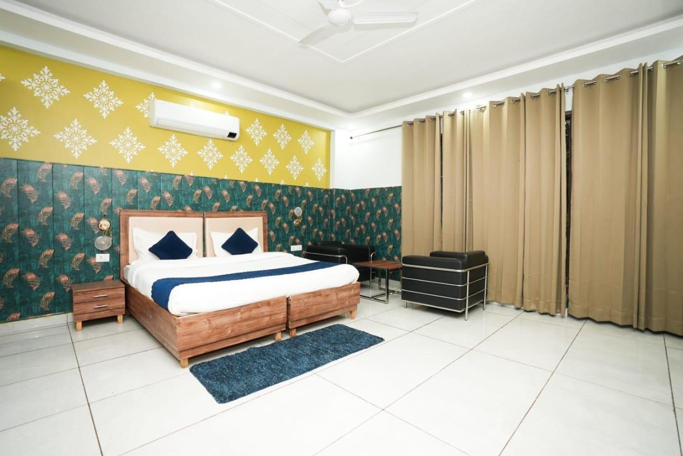 Tanvi Premium Residency Near Artemis Hospital, Gurugram Hotel Gurgaon Bagian luar foto