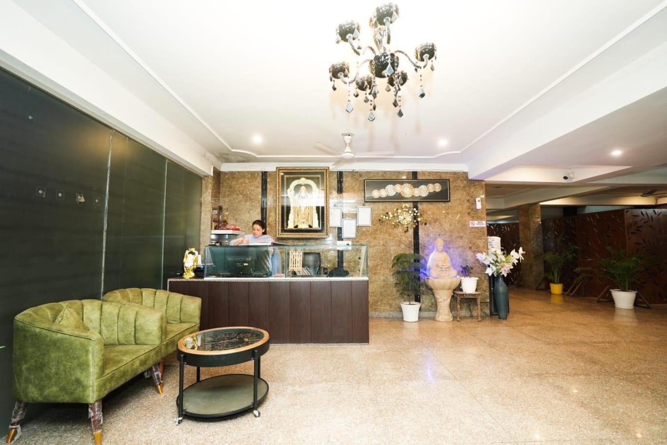 Tanvi Premium Residency Near Artemis Hospital, Gurugram Hotel Gurgaon Bagian luar foto