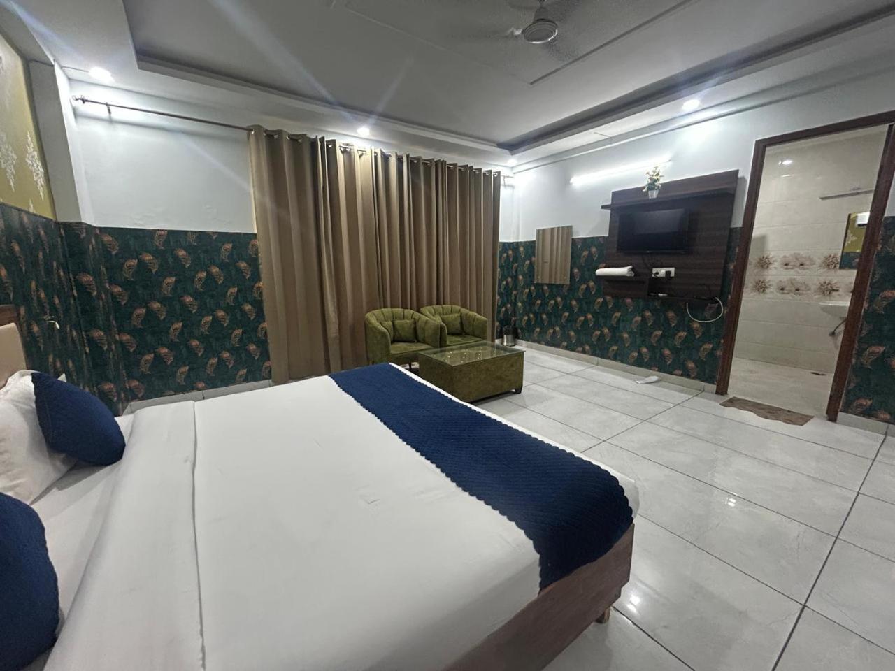 Tanvi Premium Residency Near Artemis Hospital, Gurugram Hotel Gurgaon Bagian luar foto