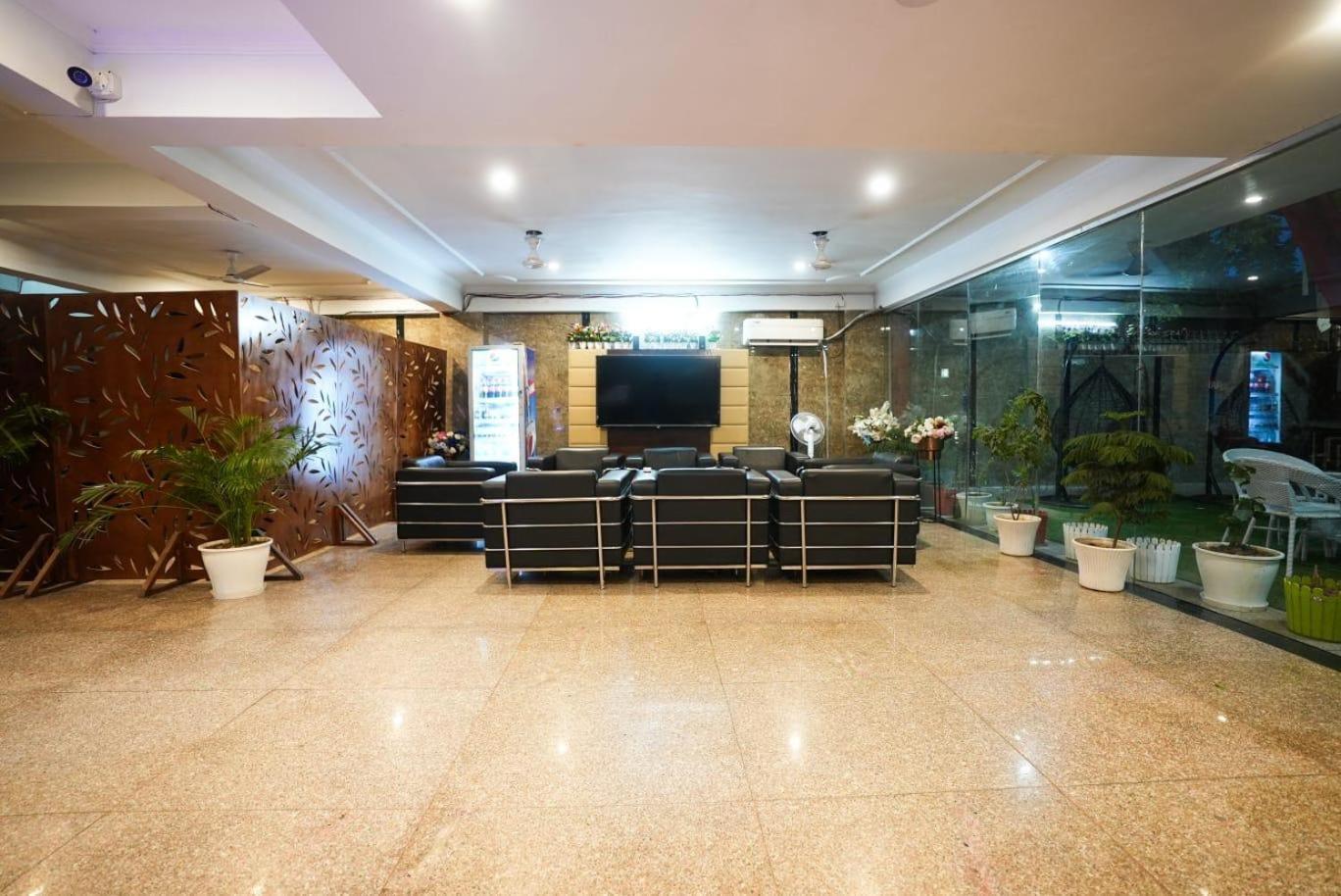 Tanvi Premium Residency Near Artemis Hospital, Gurugram Hotel Gurgaon Bagian luar foto