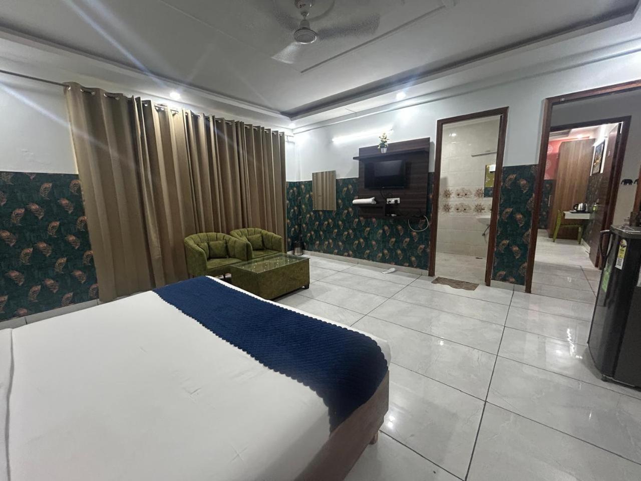 Tanvi Premium Residency Near Artemis Hospital, Gurugram Hotel Gurgaon Bagian luar foto