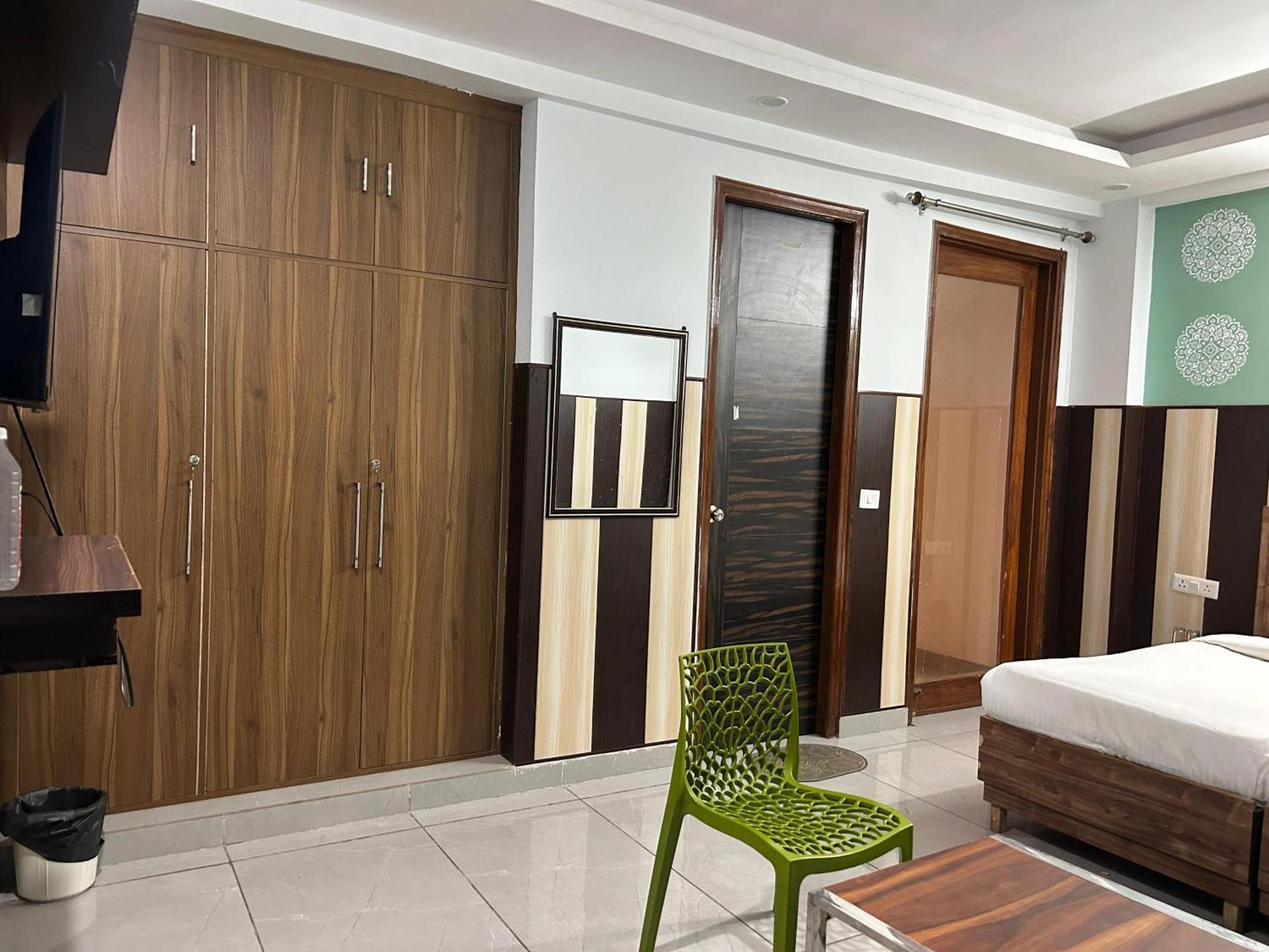 Tanvi Premium Residency Near Artemis Hospital, Gurugram Hotel Gurgaon Bagian luar foto