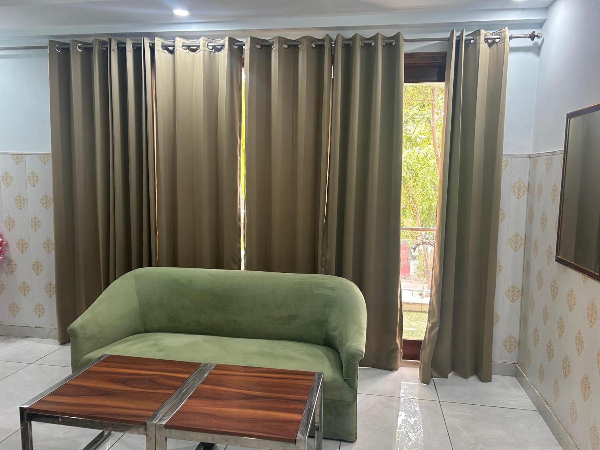Tanvi Premium Residency Near Artemis Hospital, Gurugram Hotel Gurgaon Bagian luar foto