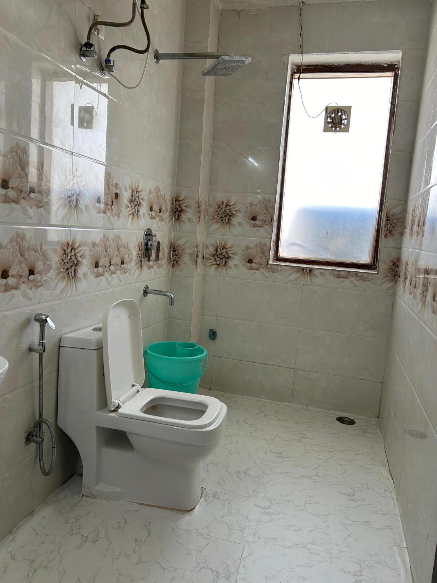 Tanvi Premium Residency Near Artemis Hospital, Gurugram Hotel Gurgaon Bagian luar foto