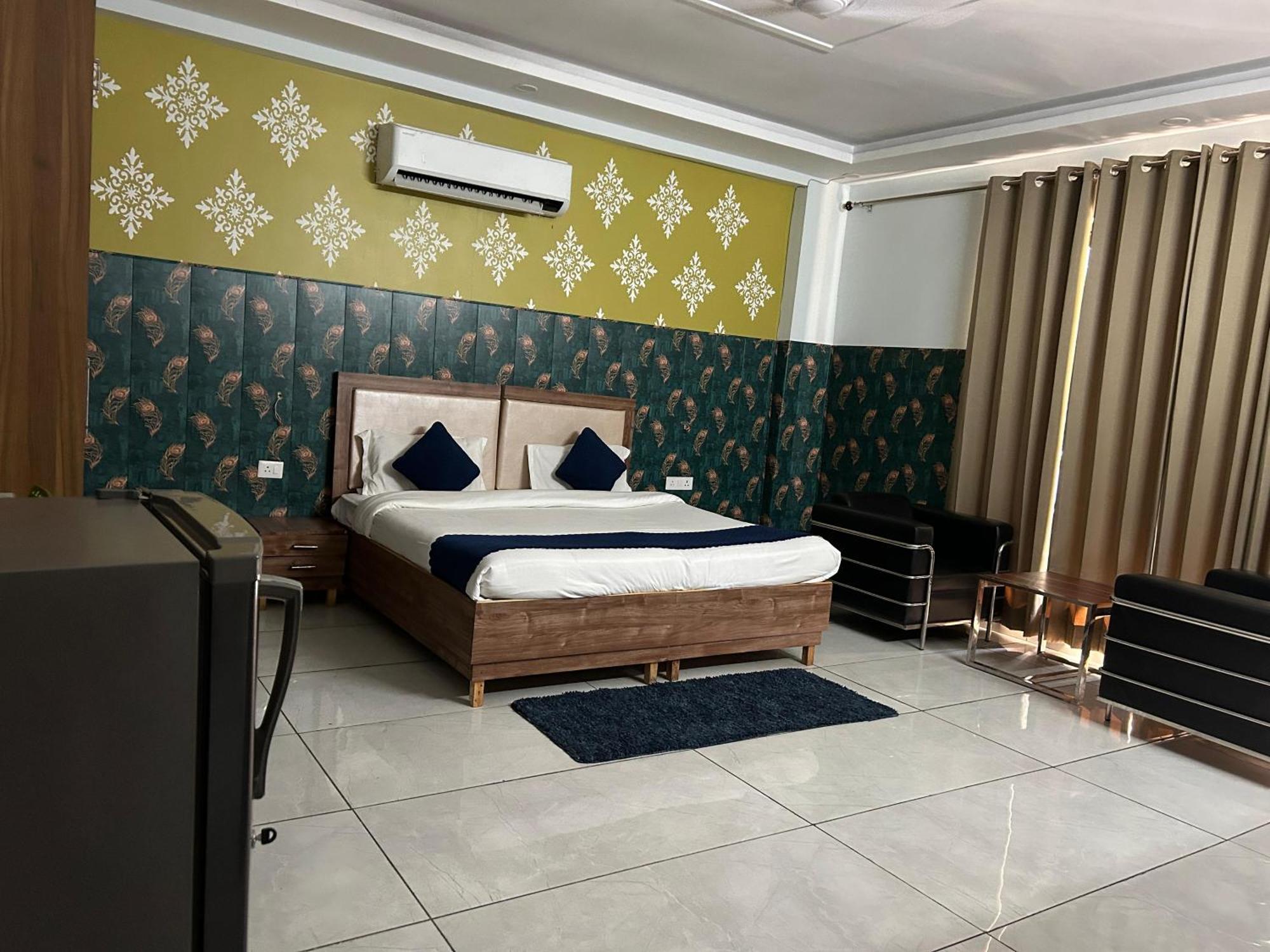 Tanvi Premium Residency Near Artemis Hospital, Gurugram Hotel Gurgaon Bagian luar foto